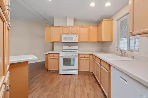 300 E H St #76, Benicia, CA 94510 photo 9
