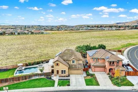 921 Lancaster St, Vacaville, CA 95687