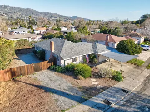75 Allen Ave, Cloverdale, CA 95425
