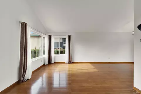 Living - 206 Glenview Cir, Vallejo, CA 94591 photo 1 of 6