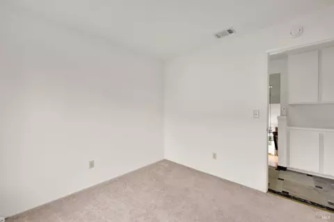 Bedroom - 206 Glenview Cir, Vallejo, CA 94591 photo 14 of 14