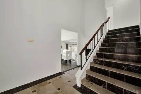 Entry Way - 206 Glenview Cir, Vallejo, CA 94591 photo 4 of 6
