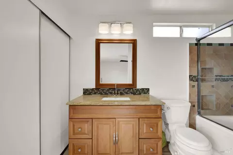 Bath - 206 Glenview Cir, Vallejo, CA 94591 photo 5 of 7
