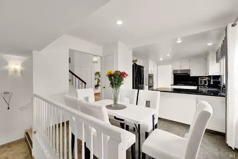 Dining - 206 Glenview Cir, Vallejo, CA 94591 photo 3 of 5