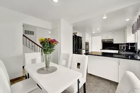 Dining - 206 Glenview Cir, Vallejo, CA 94591 photo 2 of 5
