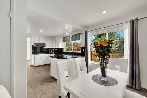 Dining - 206 Glenview Cir, Vallejo, CA 94591 photo 5 of 5