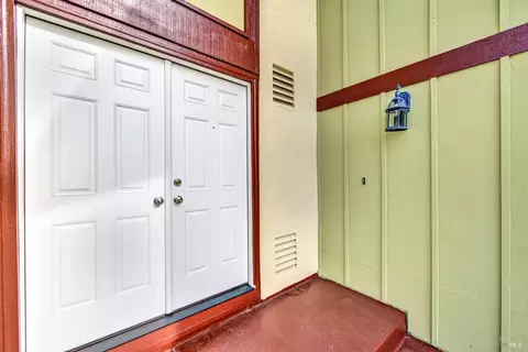 Entry Way - 206 Glenview Cir, Vallejo, CA 94591 photo 1 of 6