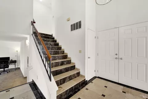 Entry Way - 206 Glenview Cir, Vallejo, CA 94591 photo 5 of 6