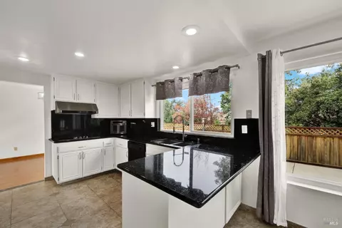 Kitchen - 206 Glenview Cir, Vallejo, CA 94591 photo 9 of 9