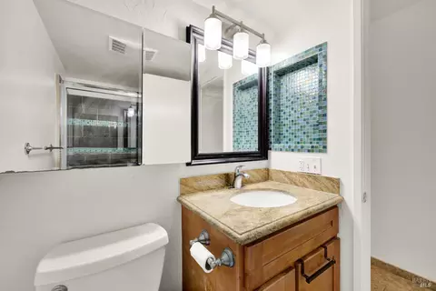 Bath - 206 Glenview Cir, Vallejo, CA 94591 photo 2 of 7