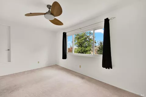 Bedroom - 206 Glenview Cir, Vallejo, CA 94591 photo 11 of 14