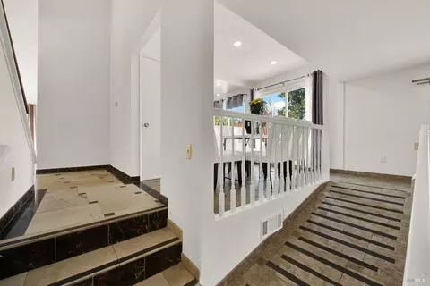 Entry Way - 206 Glenview Cir, Vallejo, CA 94591 photo 3 of 6