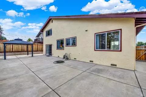 Exterior - 206 Glenview Cir, Vallejo, CA 94591 photo 7 of 13