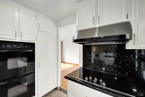 Kitchen - 206 Glenview Cir, Vallejo, CA 94591 photo 7 of 9