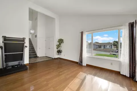 Living - 206 Glenview Cir, Vallejo, CA 94591 photo 4 of 6