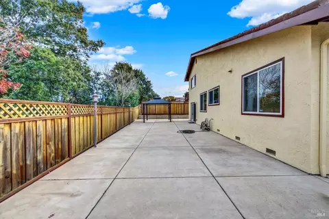 Exterior - 206 Glenview Cir, Vallejo, CA 94591 photo 11 of 13