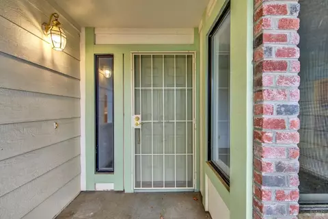 784 Youngsdale Dr, Vacaville, CA 95687