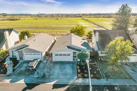 1535 Gretchen Ct, Rohnert Park, CA 94928