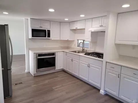 5228 Whispering Creek Dr, Santa Rosa, CA 95403