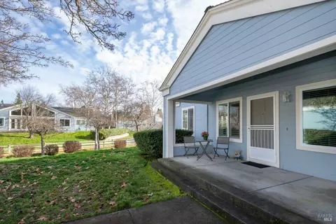 9148 Lakewood Dr, Windsor, CA 95492