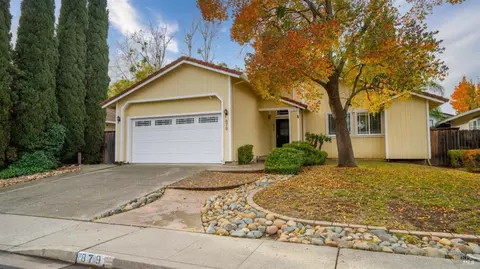 879 Scottsdale Dr, Vacaville, CA 95687