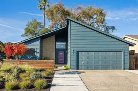 305 Orchard St, Healdsburg, CA 95448
