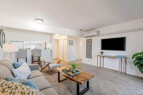 1370 Townview Ave #206, Santa Rosa, CA 95405
