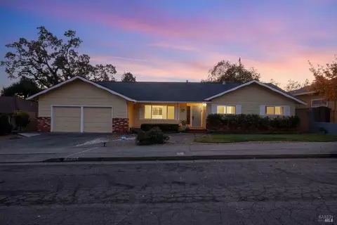 2227 Oak Hill Dr, Santa Rosa, CA 95404