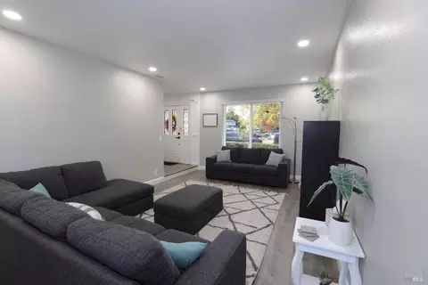 312 Woodhaven Dr, Vacaville, CA 95687 photo 27