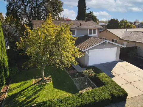 312 Woodhaven Dr, Vacaville, CA 95687 photo 5