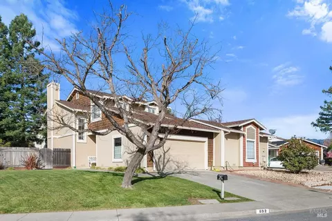 692 Draco Dr, Petaluma, CA 94954