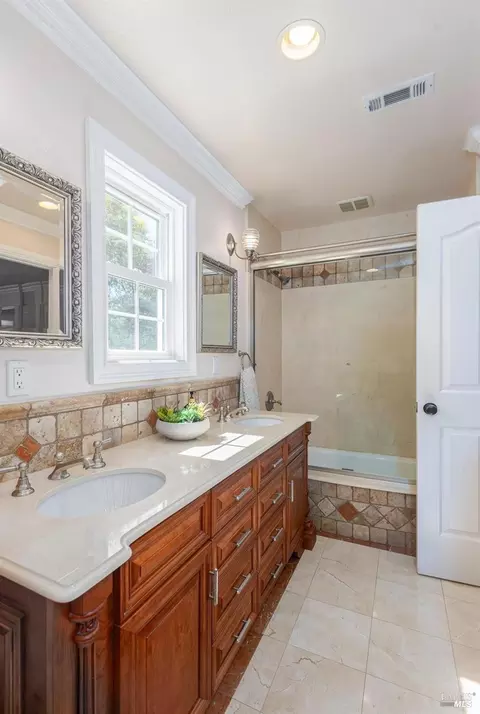 Bath - 101 Lang Ct, Fairfield, CA 94534 photo 3 of 10