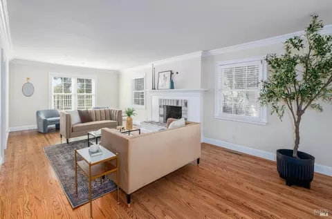 Living - 101 Lang Ct, Fairfield, CA 94534 photo 2 of 5