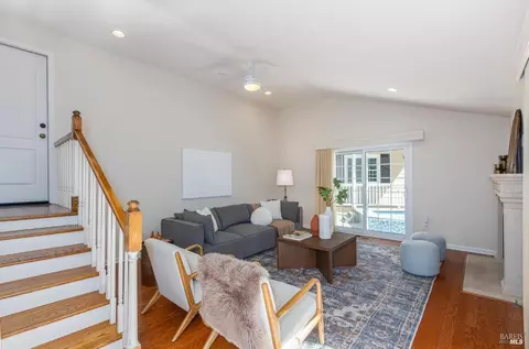Living - 101 Lang Ct, Fairfield, CA 94534 photo 4 of 5