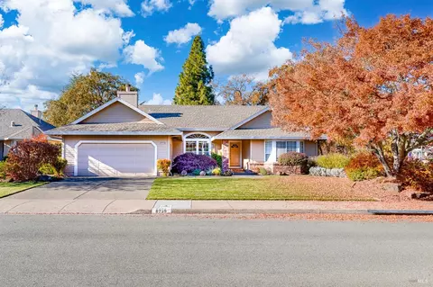 8789 Oakmont Dr, Santa Rosa, CA 95409