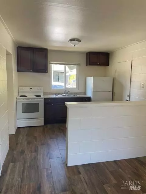 Kitchen - 530-570 Talmage Rd, Ukiah, CA 95482 photo 2 of 2