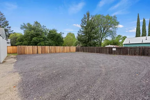Exterior - 530-570 Talmage Rd, Ukiah, CA 95482 photo 10 of 14