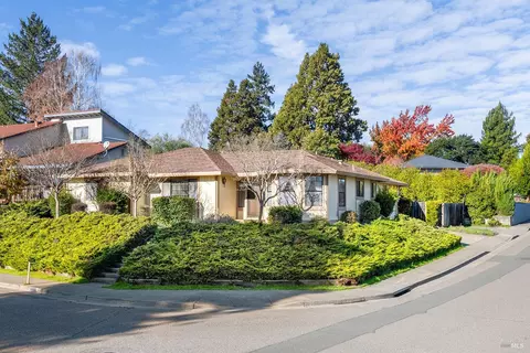 8000 Hill Dr, Sebastopol, CA 95472