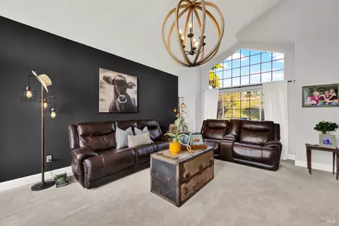 Living - 3123 Pine Valley Dr, Fairfield, CA 94534 photo 2 of 10