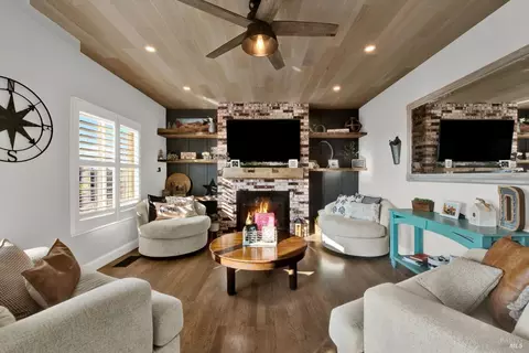Living - 3123 Pine Valley Dr, Fairfield, CA 94534 photo 4 of 10