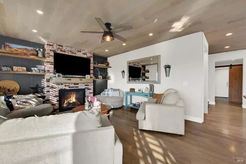 Living - 3123 Pine Valley Dr, Fairfield, CA 94534 photo 5 of 10