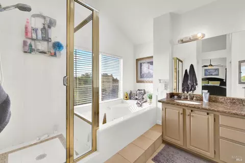 Bath - 3123 Pine Valley Dr, Fairfield, CA 94534 photo 2 of 6