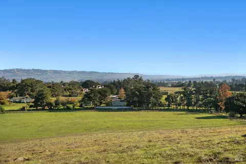 307 King Rd, Petaluma, CA 94952