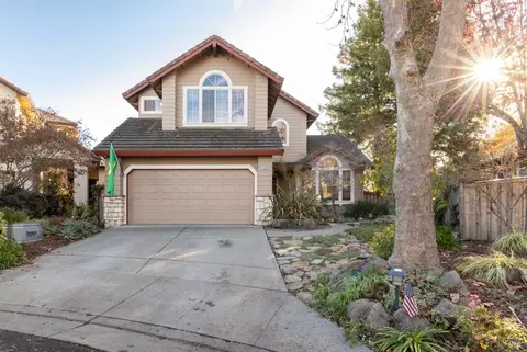 420 Trinity Ct, Petaluma, CA 94954