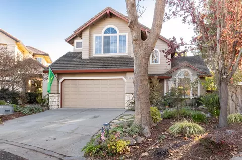 420 Trinity Ct, Petaluma, CA 94954 photo 2