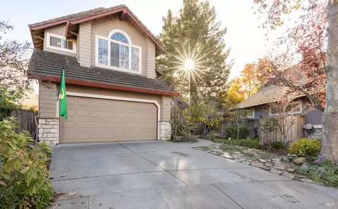420 Trinity Ct, Petaluma, CA 94954 photo 3