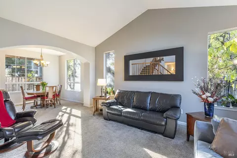420 Trinity Ct, Petaluma, CA 94954 photo 4