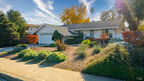 740 Alamo Dr, Vacaville, CA 95688