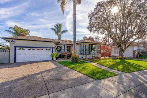 1918 Geary Dr, Santa Rosa, CA 95404