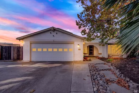 679 Claremont Ct, Vacaville, CA 95687